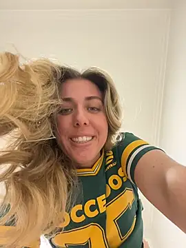 Aussielulu live cam, Australia, Curvy, Blonde, Green - EroticFlix