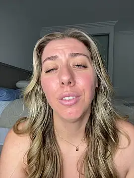 Aussielulu live cam, Australia, Curvy, Blonde, Green - EroticFlix