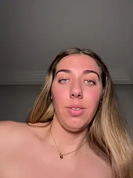 Aussielulu live cam, Australia, Curvy, Blonde, Green - EroticFlix