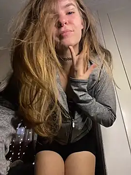 BarbieRapunzel live cam, Brazil, Average, Blonde, Brown - EroticFlix