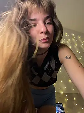 BarbieRapunzel live cam, Brazil, Average, Blonde, Brown - EroticFlix