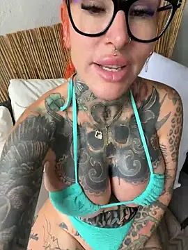 CatCoxx live cam, Curvy, Red, Brown, Big Tits - EroticFlix