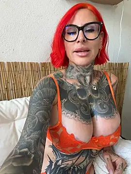 CatCoxx live cam, Curvy, Red, Brown, Big Tits - EroticFlix
