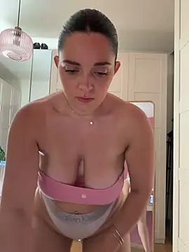 Chloe-ta live cam, France, Average - EroticFlix