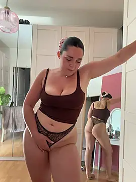 Chloe-ta live cam, France, Average - EroticFlix