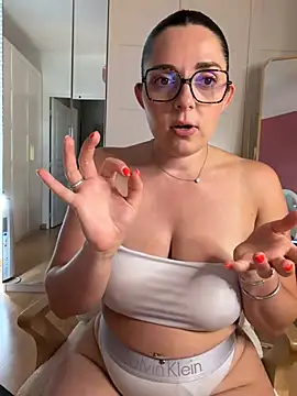 Chloe-ta live cam, France, Average - EroticFlix