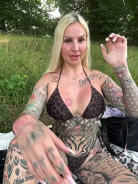 CoraDiamond live cam, Germany, Curvy, Blonde, Blue - EroticFlix