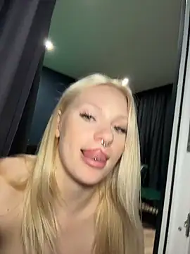 DayaFoxy live cam, Russia, Thin, Blonde, Blue - EroticFlix