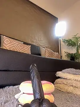 Isa__Blanc live cam, Colombia, Curvy, Black, Brown - EroticFlix