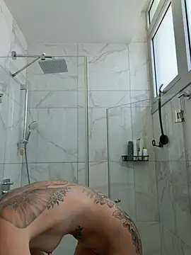 Laurahorney_xo live cam, Germany, Average, Red, Blue - EroticFlix