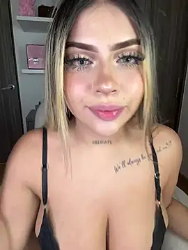 MiaWhitePink_ live cam, Colombia, Athletic, Blonde, Green - EroticFlix