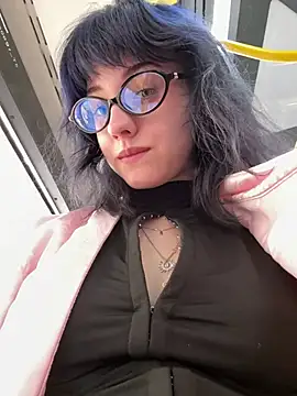Only_April live cam, Curvy, Colorful, Blue, Shaven - EroticFlix