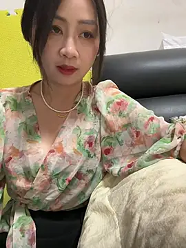 huihui_520 live cam, China, Average, Brown, Black - EroticFlix