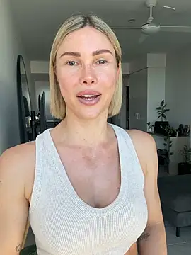 raeparks live cam, Australia, Athletic, Blonde, Green - EroticFlix