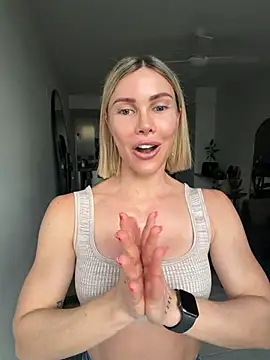raeparks live cam, Australia, Athletic, Blonde, Green - EroticFlix