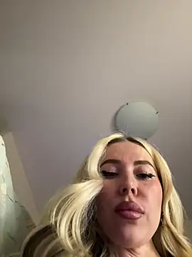 xDinnax live cam, Thin, Blonde, Green, Shaven - EroticFlix